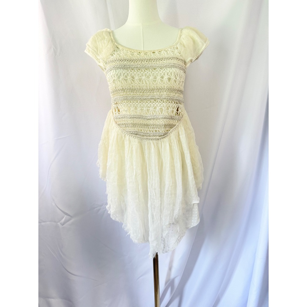 Pins and Needles Anthropologie Crochet Lace Top Size Medium Cream Flutter Sleeve